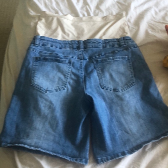 Thyme Maternity S Shorts - Picture 2 of 3